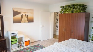 1 bedroom, travel cot, free WiFi, bed sheets