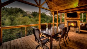 Rumah, 3 kamar tidur | Balkon