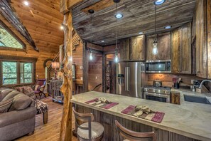 House, 3 Bedrooms | Private kitchen