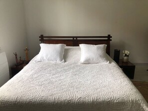 1 bedroom, soundproofing, iron/ironing board, free WiFi - Detached house in very large garden near CDG airport and Paris Villepinte exhibition center (Sevran)