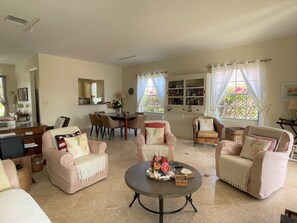 Smart TV, libri, stampante