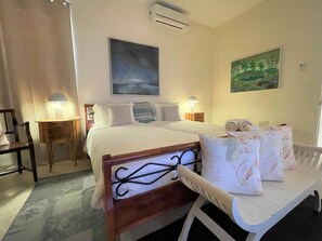3 Schlafzimmer, Zimmersafe, Schreibtisch, Bügeleisen/Bügelbrett