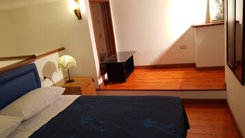 2 camere, una cassaforte in camera, una scrivania, ferro/asse da stiro