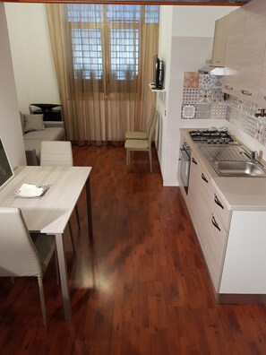 Fridge, microwave, oven, stovetop - Modern apartment REVENTINO, Le Lincelle-Airport/Central Station - Lamezia Terme (Lamezia Terme)
