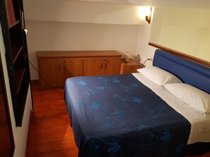 2 bedrooms, in-room safe, desk, iron/ironing board