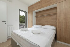 2 室のベッドルーム、旅行用ベビーベッド、WiFi (無料)、ベッドシーツ