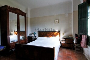 4 habitaciones, escritorio, tabla de planchar con plancha y wifi gratis 