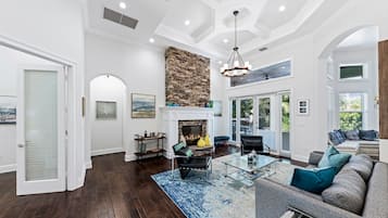 TV connectée, livres, chaßne hi-fi