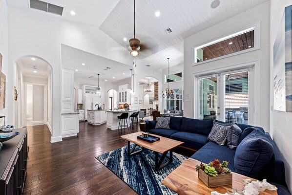 Smart TV, books, stereo