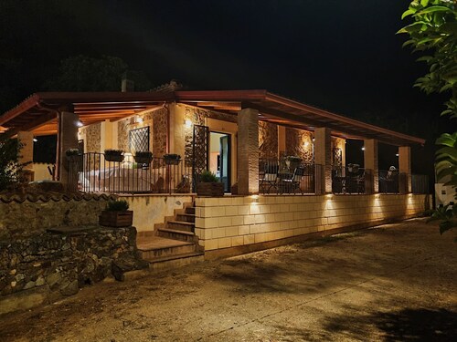 [VILLA] in 8 ettari di campagna, a 20' dal mare