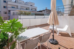 Outdoor dining - Bossa Apartment, Wifi, Terrace (Olhão)
