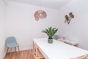 Dining - Bossa Apartment, Wifi, Terrace (Olhão)
