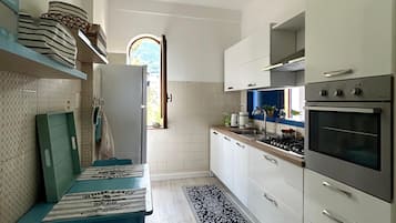 Køleskab, ovn, kogeplade, opvaskemaskine