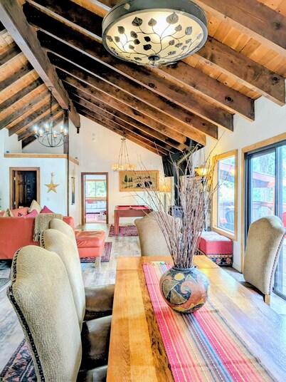 6bd, Hot Tub,Pool Tbl. 10 min to Beach!