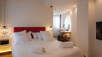 Deluxe Suite, Multiple Beds, Terrace, City View