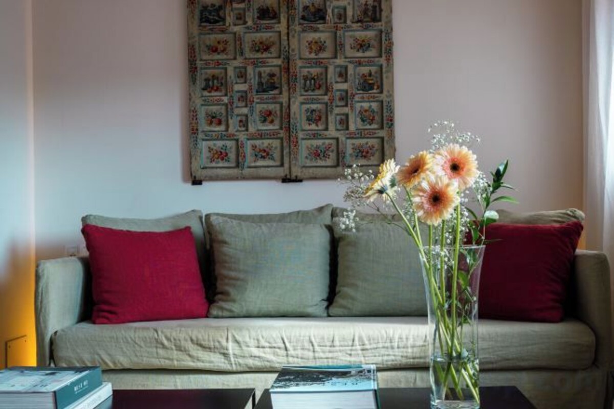 Living area | 42-inch flat-screen TV with satellite channels, TV