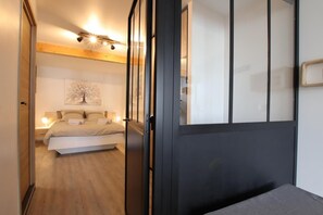 1 chambre, fer et planche à repasser, Wi-Fi gratuit, draps fournis