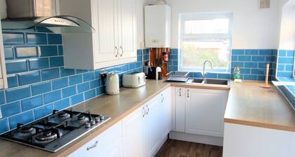 Contemporary Home in Friendly Easton - Free Parking