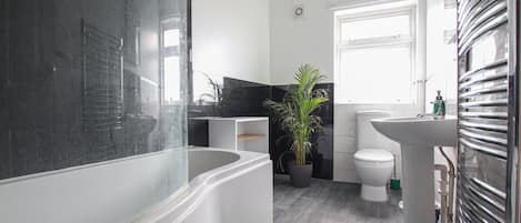 Casa clásica, baño privado | Baño