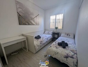 2 Schlafzimmer, Schreibtisch, Bügeleisen/Bügelbrett, WLAN