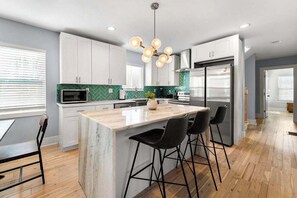 Fridge, microwave, oven, stovetop - City Oasis with Hot Tub Group-Friendly (Atlanta)
