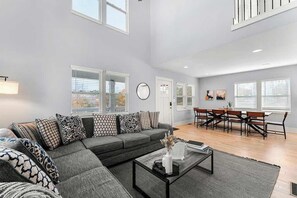 TV, video-game console, offices - City Oasis with Hot Tub Group-Friendly (Atlanta)