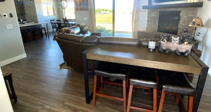*** Double MASTER Cabin *** Walk to Lake and Golf Course