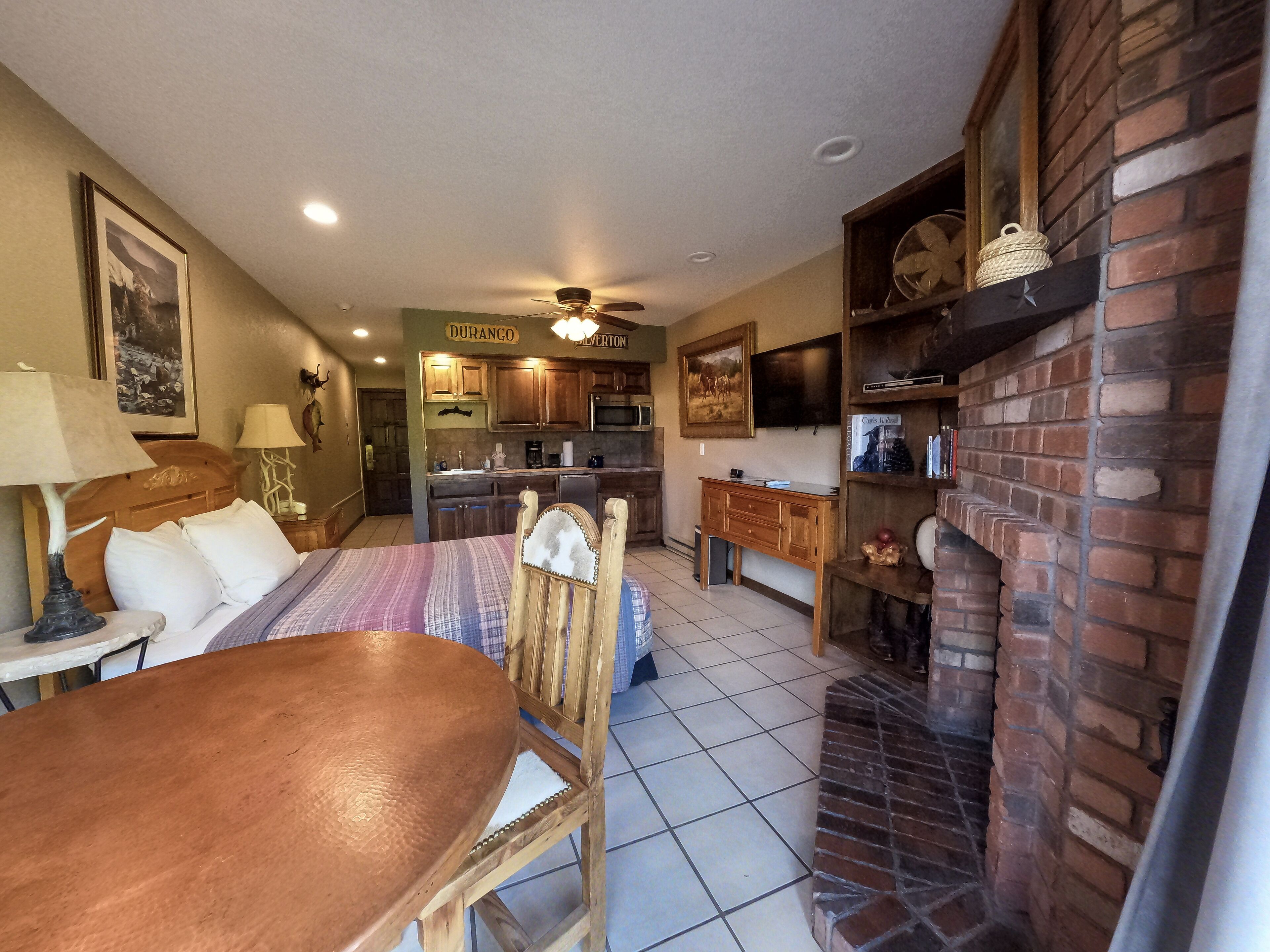 Outstanding Mountain Views! 2 Miles North of Purgatory! Heated Pool !