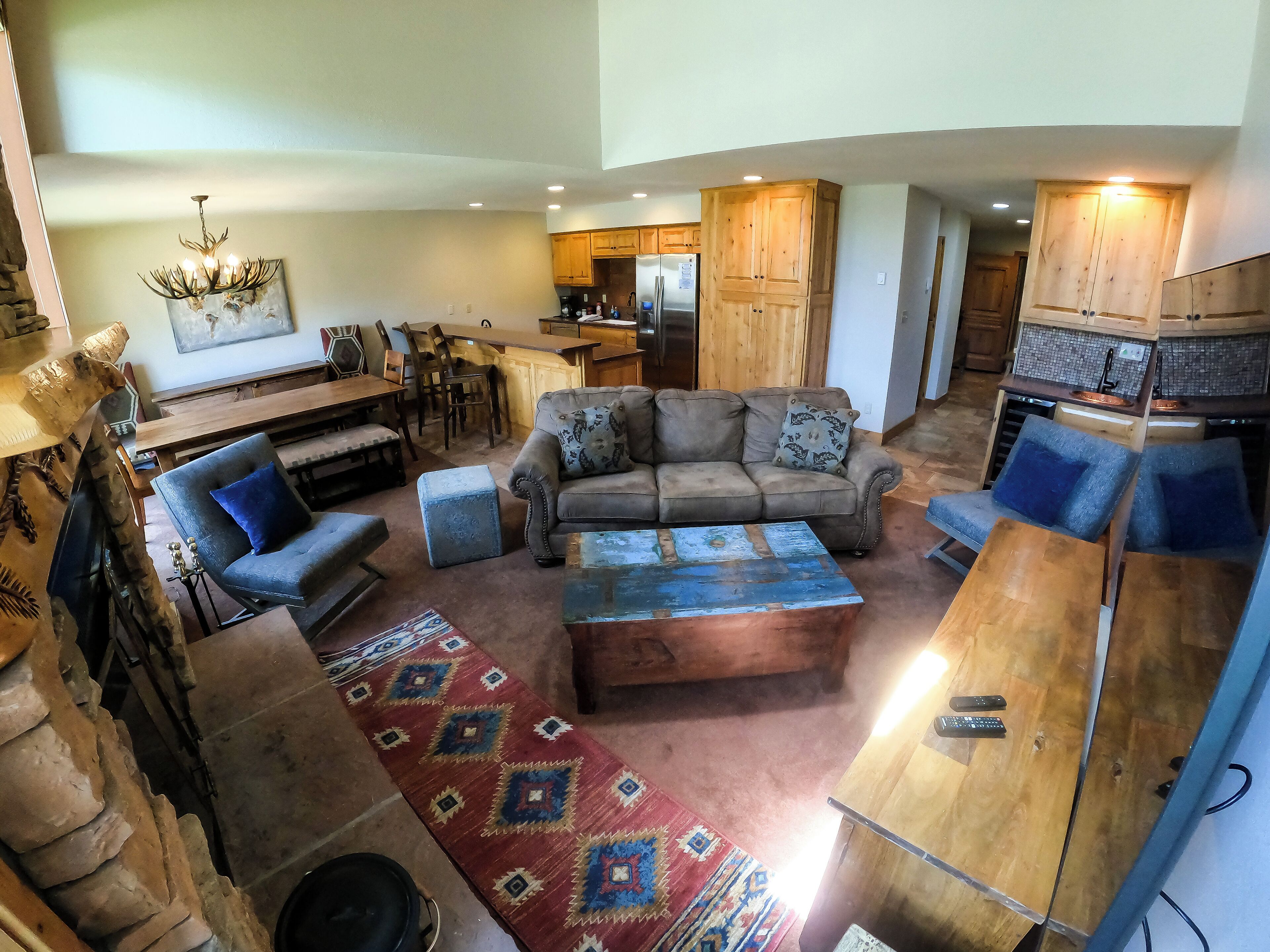 Amazing Mountain Views! 2 Miles North of Purgatory! Heated Pool !