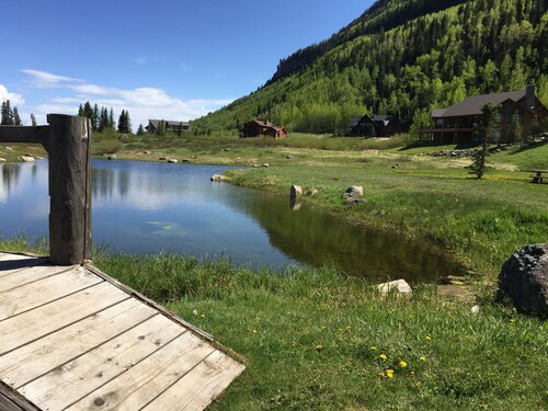 Cozy Mountain Condo! 2 Miles North of Purgatory! Heated Pool !