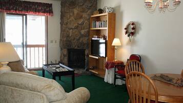 Smart-TV, Kamin, Tischfußball