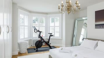 2 bedrooms, desk, iron/ironing board, free WiFi