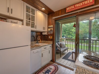 "Beary Relaxing Suite" Access to Rumbling Bald Amenities! ☆HUGE winter dscnt!☆