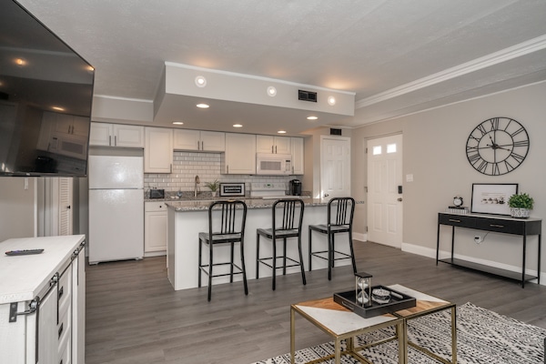 冰箱、微波炉、烤箱、炉灶