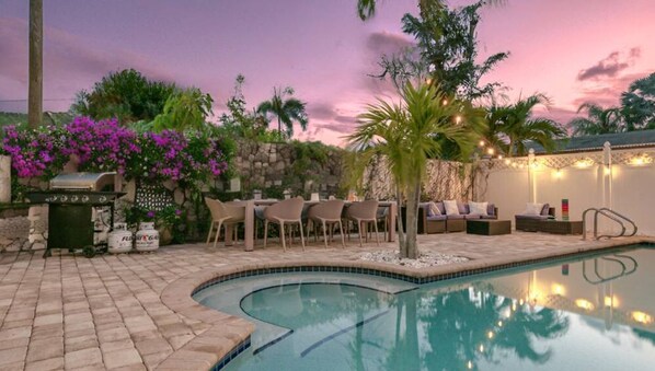 Outdoor pool, a heated pool - LVS Casa DelMar- Outdoor Oasis & Heated Pool 5 Min 2 Beach (Fort Lauderdale)