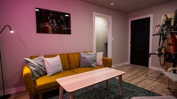Smart-TV, Kamin, Drucker