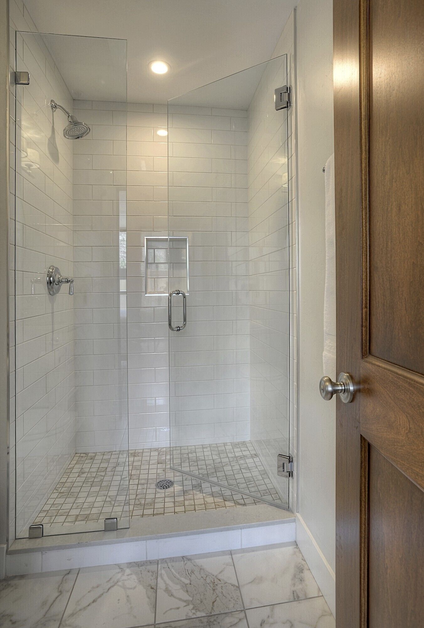 Combined shower/tub, hair dryer, towels, soap