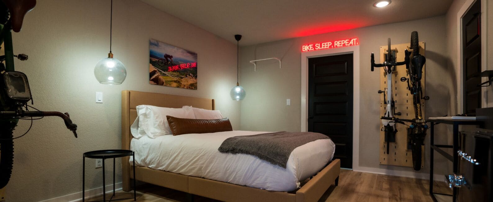 2 camere, una scrivania, Wi-Fi gratuito, lenzuola