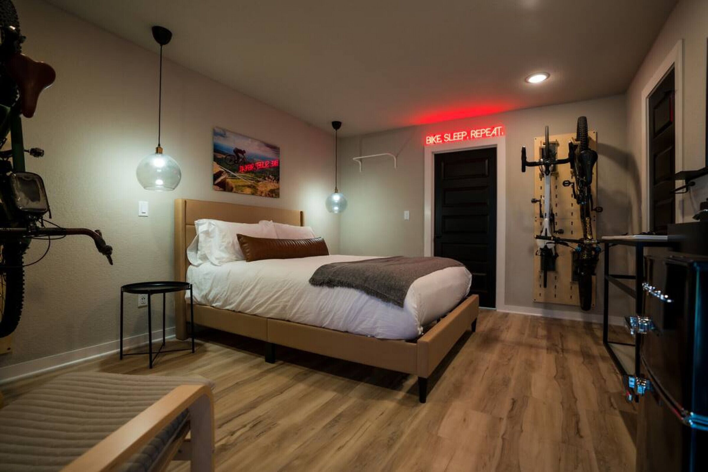 2 bedrooms, desk, free WiFi, bed sheets