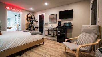 2 bedrooms, desk, free WiFi, bed sheets