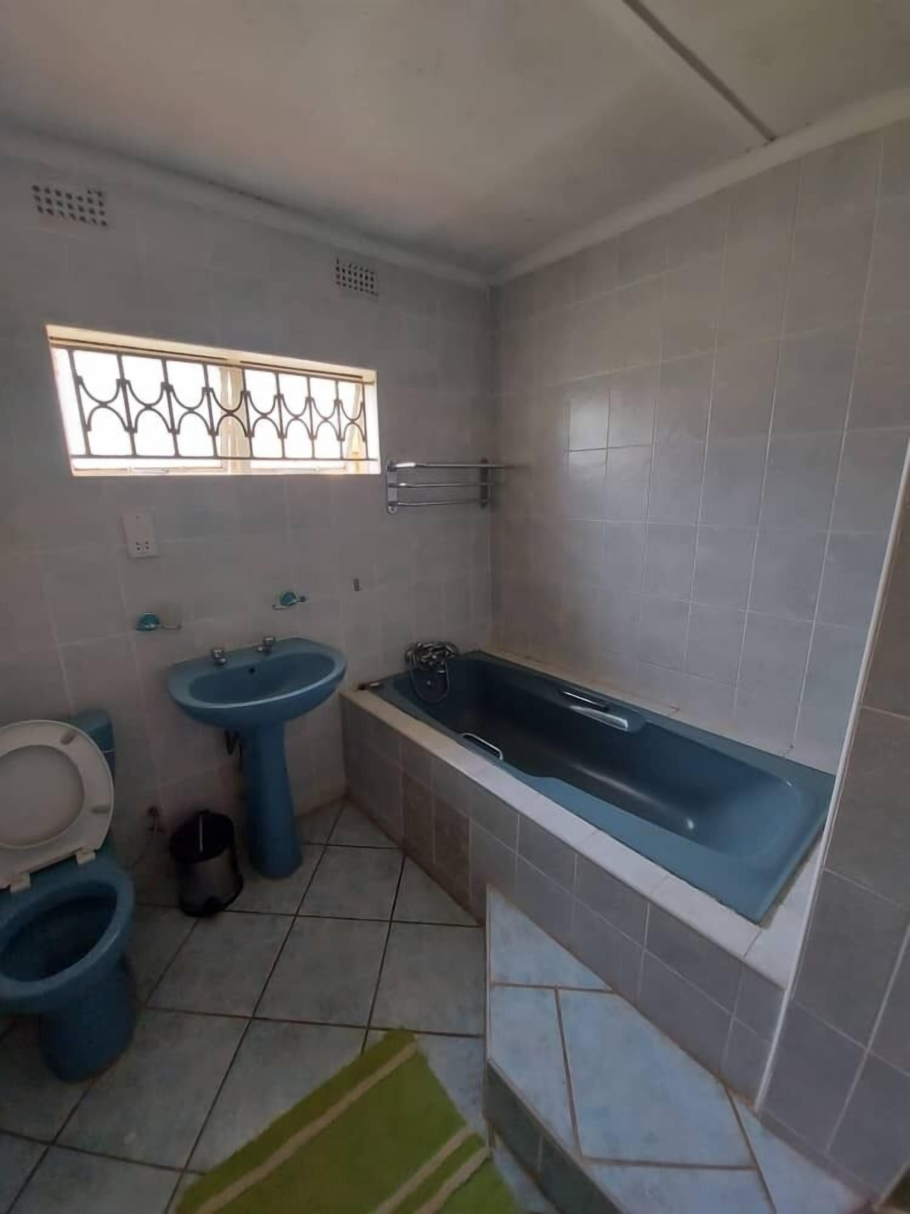 A small bathroom with a toilet, sink, and bathtub.