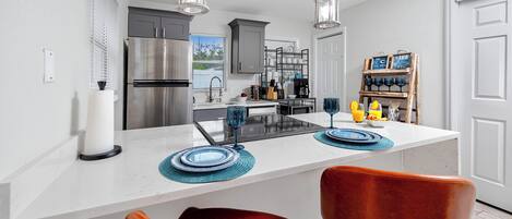 冰箱、微波炉、烤箱、炉灶