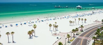 Steps to dwnt/7min to beach/queen bed/Free parking