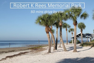 Steps to dwnt/7min to beach/queen bed/Free parking 