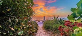 NEW Steps to Downtown • 7 Mins to Beach + Parking