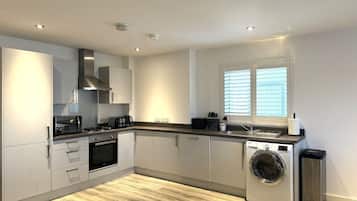 Apartment, Private Bathroom (Sandford) | Shared kitchen