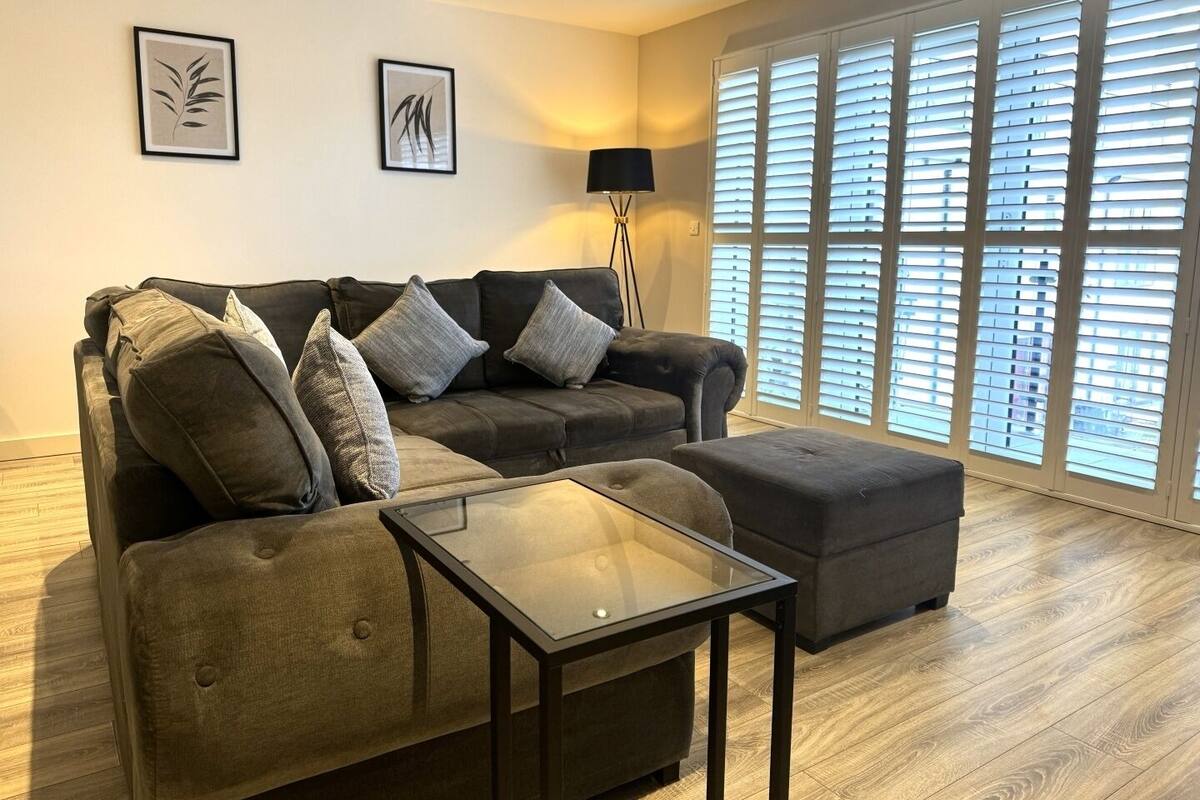 Apartment, Private Bathroom (Sandford) | Lounge
