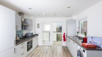 Deluxe Apartment, Private Bathroom | Shared kitchen