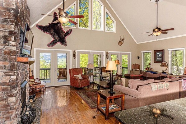 Een televisie, een open haard en videogames