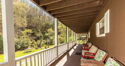 Experience the serene beauty of Bryson City at Paradise Valley Lodge
